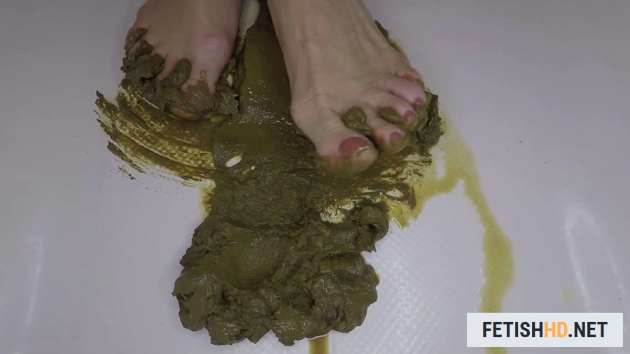 Close Up Thick Turd Foot Smashing Porn (Scat) [FullHD 1080p / 180 MB]