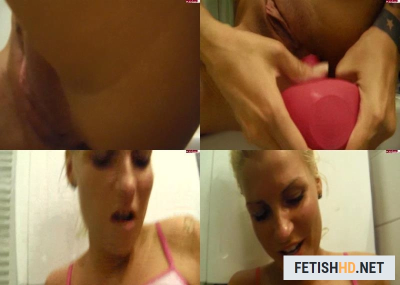 LilliePrivat - Aus dem Arsch gepisst (Pissing) [HD 720p / 18.33 MB]