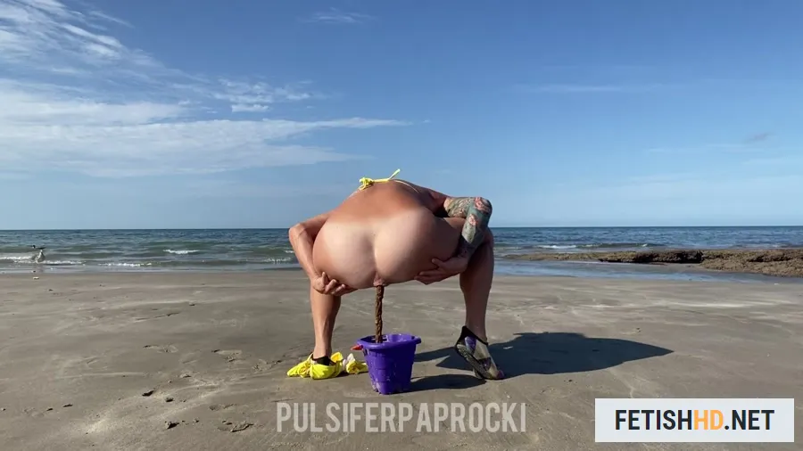 Beach Bucket Poopd (Scat) [FullHD 1080p / 98.6 MB]