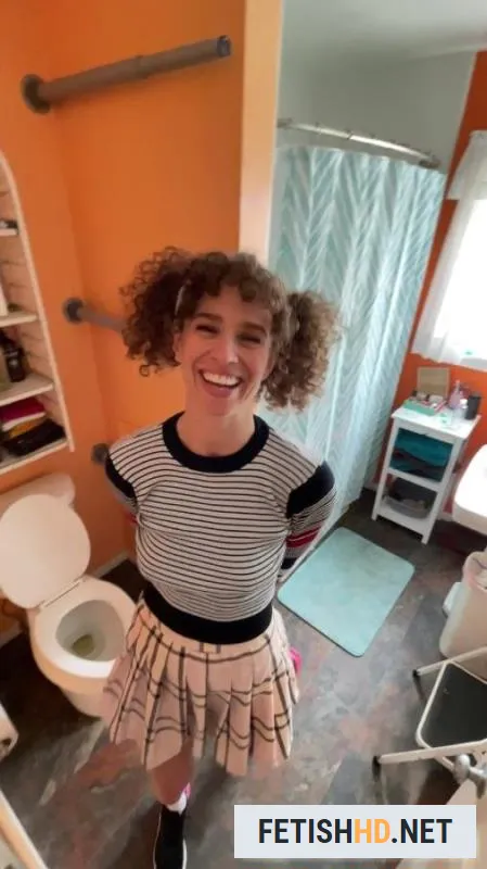 VibeWithMolly - Bratty girl shits in perverts mouth! (Scat) [UltraHD 2K / 692 MB]