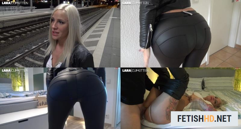 Lara-CumKitten - LEGGINGS BITCH im Hauptbahnhof XXXL Prallarsch extrem vollge 25 02 18 (Pissing) [FullHD 1080p / 157.85 MB]