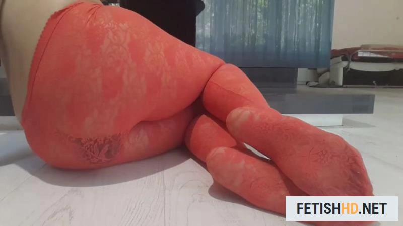 Panthergodess - Sexy Goddess in Hot Red Pantyhose Pooping Messy Shit (Scat) [HD 720p / 65.6 MB]
