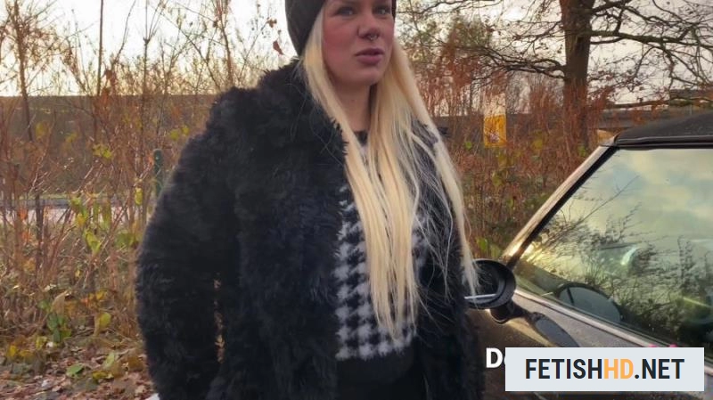 Devil Sophie - Park shit at McDonalds - the sausage had to get out (Scat) [UltraHD 4K / 339 MB]