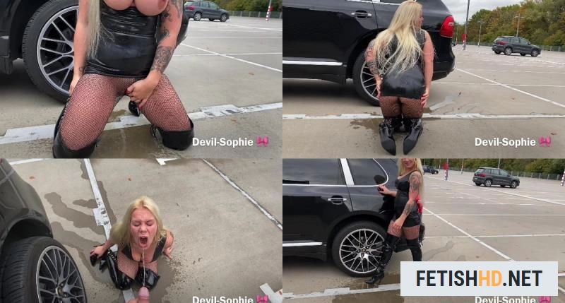 Devil Sophie - Parking Piss slut - me and you piss and the people make us horny (Pissing) [FullHD 1080p / 279.66 MB]