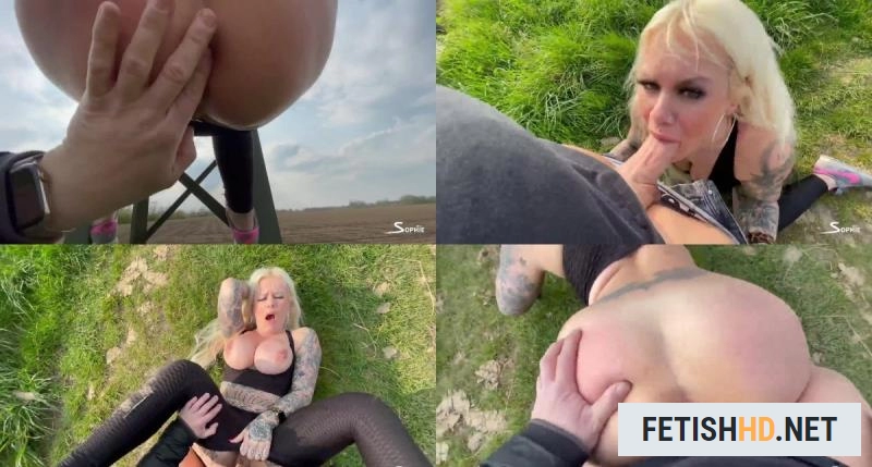 Devil Sophie - Spritz auf den Leggings Arsch - Prallarsch beim Outdoor Sport benutzt (Pissing) [FullHD 1080p / 215.48 MB]