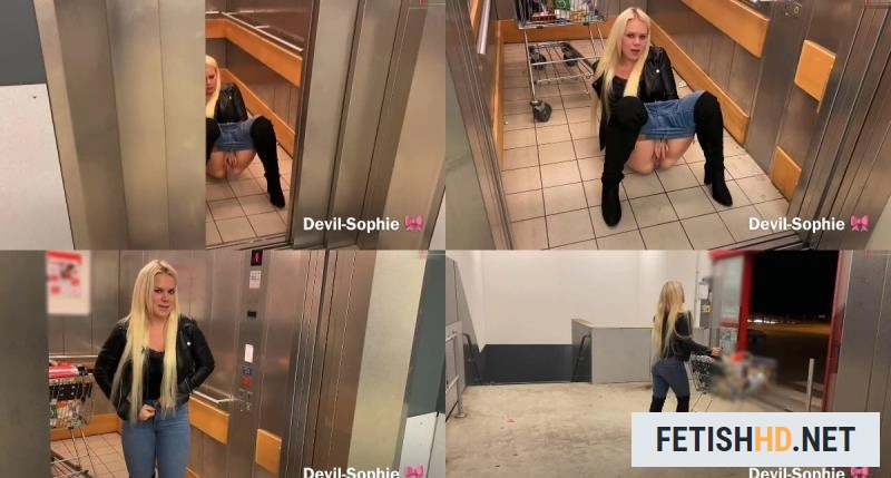 Devil Sophie - Elevator sfontne (Pissing) [HD 720p / 97.41 MB]