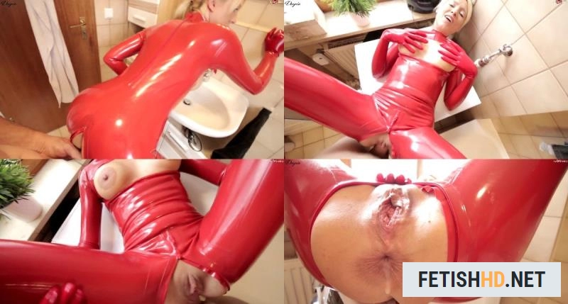 Daynia - Perverse Morgenlatte zerfickt die 3Loch-Latexfotze! 02 07 17 (Pissing) [Full HD / 214.82 MB]