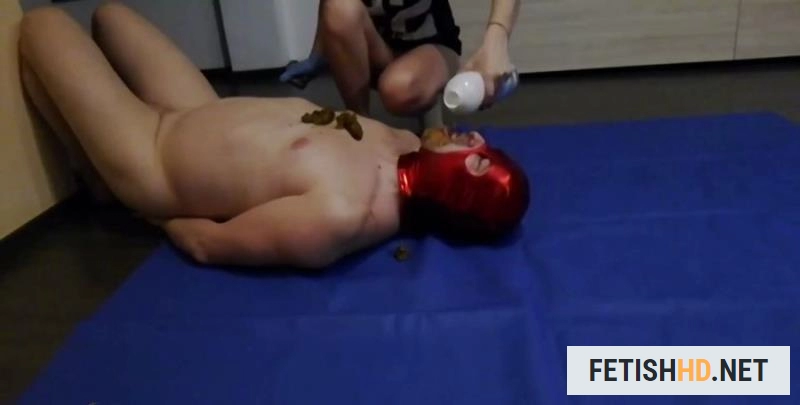 Goddess Margo - Swallowing Huge Turds - Side Angle Mobile Recorded (Scat) [FullHD 1080p / 136 MB]