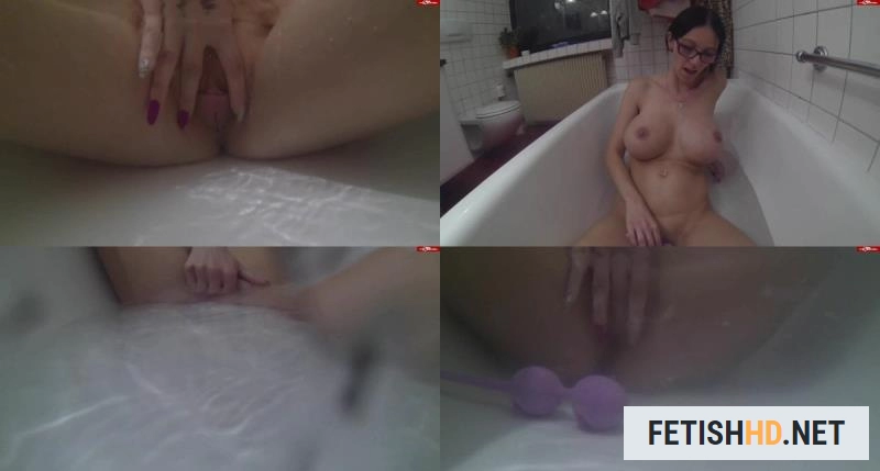 Meli-X - Unterwasser Schweinereien (Pissing) [HD 720p / 97.98 MB]