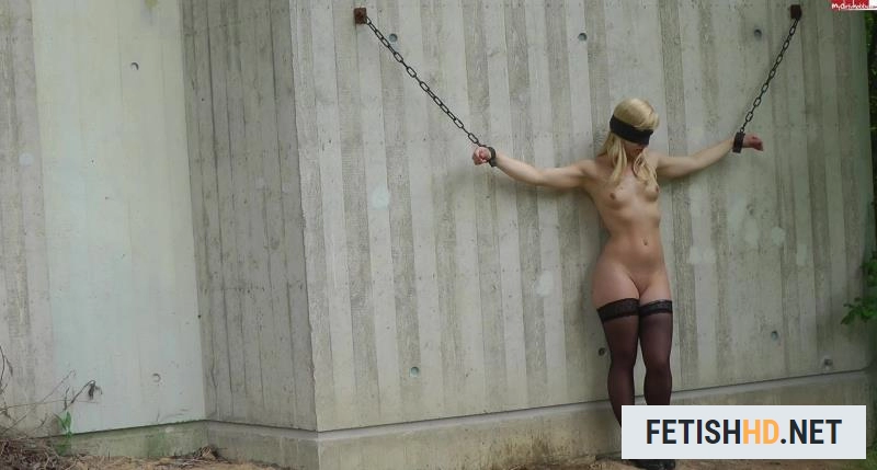 Perverse Almanac - Angekettet gepisst mit AmateureXtreme (Pissing) [FullHD 1080p / 28.88 MB]