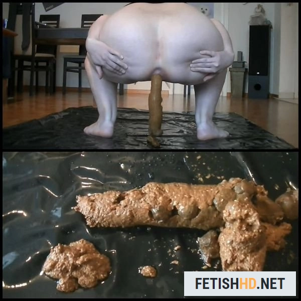 KassianeArquetti - Poop 30cm sausage and piss about (Scat) [FullHD 1080p / 86,3 MB]