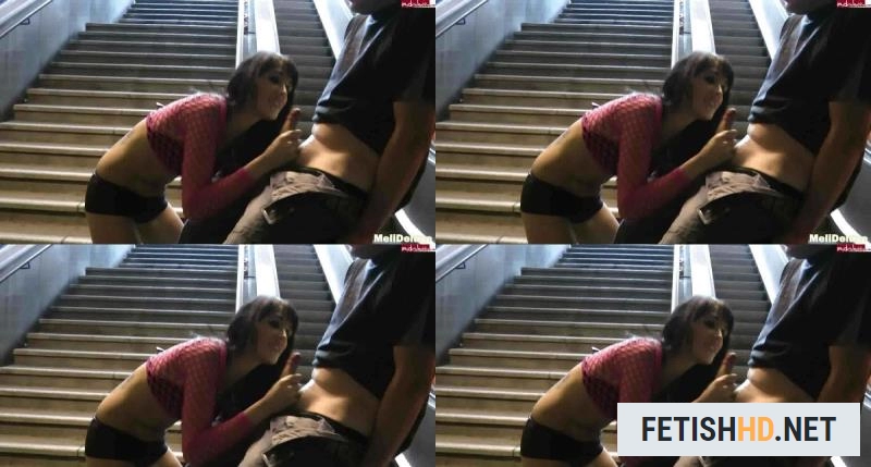MeliDeluxe - Tabulos auf der Venus mit Rauswurf (Pissing) [HD / 66.33 MB]