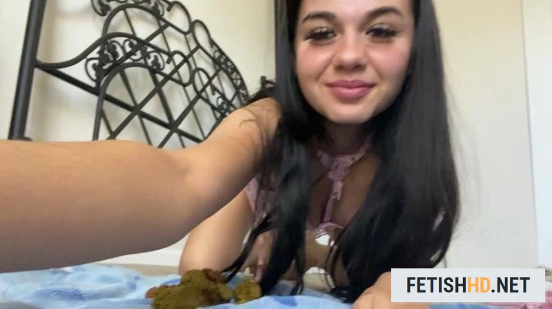 Sexcsugarr - Sexy goddess enjoys smelling shit (Scat) [FullHD 1080p / 450 MB]