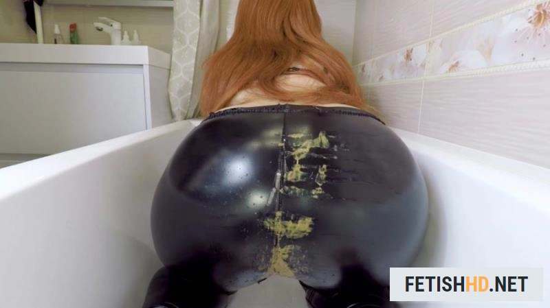 Cleopatra - Farts & Shitting in Black Leggings (Scat) [UltraHD 2K / 1.71 GB]