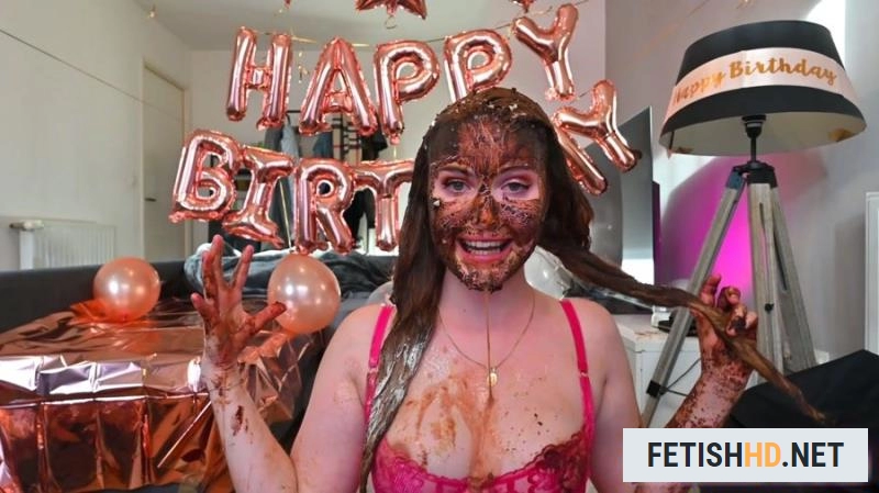 Ninounini - BIRTHDAY CAKE (PUKE): I eat a shitty cupcake! (Scat) [FullHD 1080p / 2.86 GB]