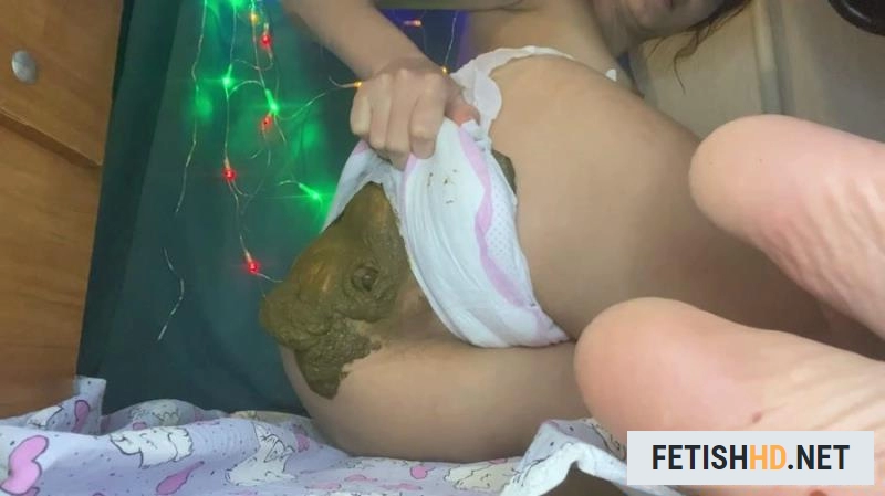 p00girl - Poop in a diaper [FullHD 1080p / 826 MB]