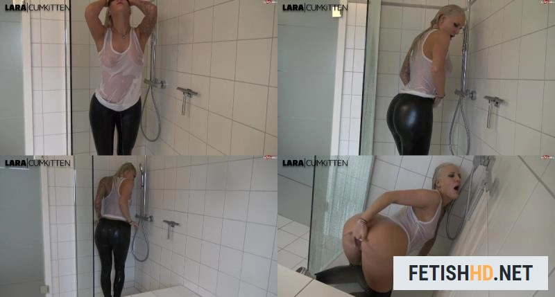 Lara-CumKitten - Leggings Prallarsch in der Dusche Beobachte mich heimlich 13 04 18 (Pissing) [FullHD 1080p / 92.99 MB]