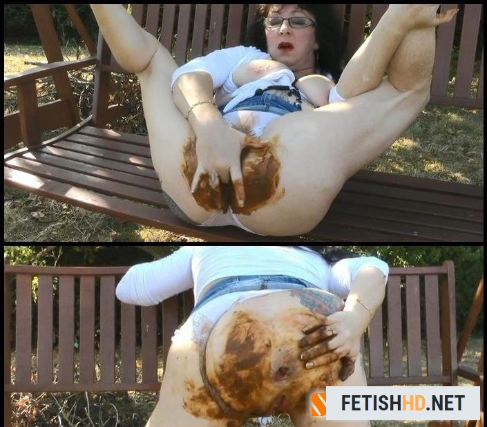 Chienne Mary French scat slut - Poop in my panty outdoor (Scat) [HD 720p / 964 MB]