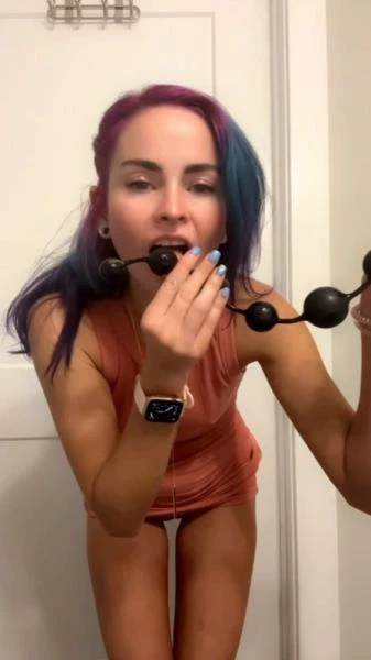 Licking My Anal Beads Clean (Scat) [UltraHD 2K / 317 MB]