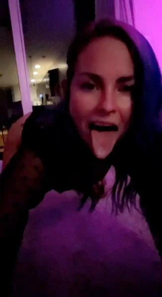 Home from the bars but still trying to get fucked (Scat) [UltraHD 2K / 233 MB]