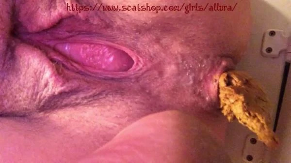 Milky Tits & My Morning Shit (Scat) [HD 720p / 284 MB]