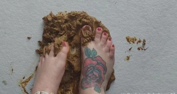 Shit flavour feet [HD 720p / 63.67 MB]