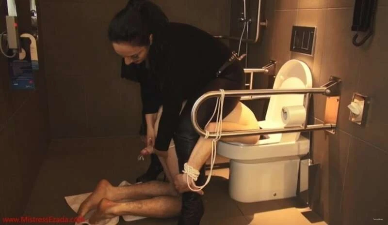 Mistress Ezada-Deepthroated, then fucked and ruined with his head in the toilet FULL UNCUT [FullHD 1080p / 865.6 MB]