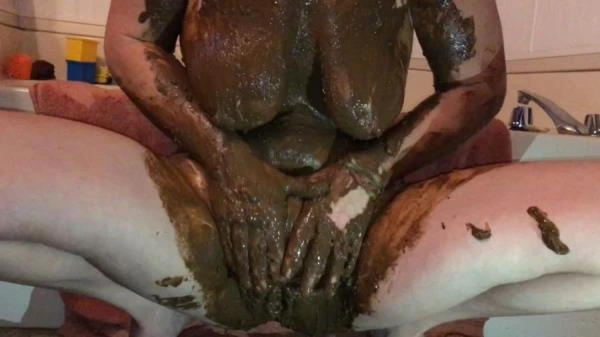 Shitting, Smeared Tits and Stuffed Pussy (Scat) [FullHD 1080p / 1.59 GB]
