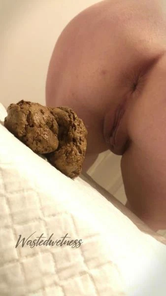 Sitting And Shitting (Scat) [FullHD 1080p / 57.3 MB]