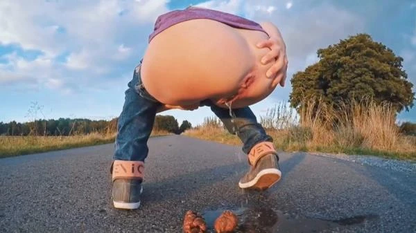 HUUUGE On a Street (Scat) [HD 720p / 21.6 MB]