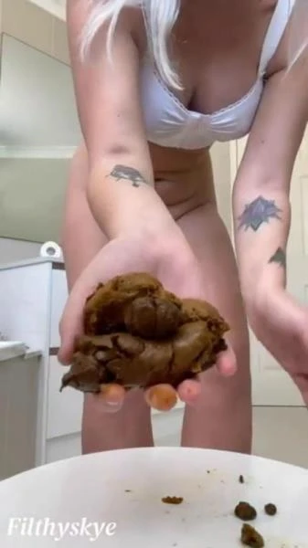 Shitting Girl 71 (Scat) [SD / 14.4 MB]