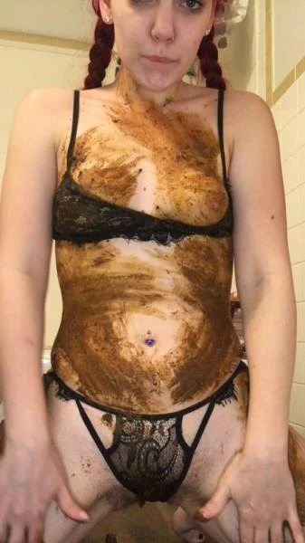 Thanksgiving Dinner Shit (Scat) [SD / 301 MB]