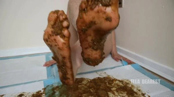 Barefoot Poop Trampling (Scat) [HD 720p / 42.3 MB]