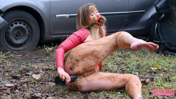 EAT DOG SHIT FOR CHRISTMAS (Scat) [UltraHD 4K / 4.30 GB]