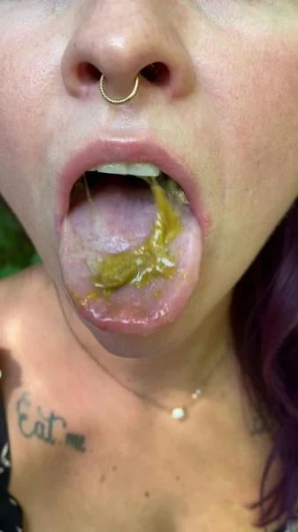 Golf Balls in Public (Scat) [UltraHD 2K / 466 MB]