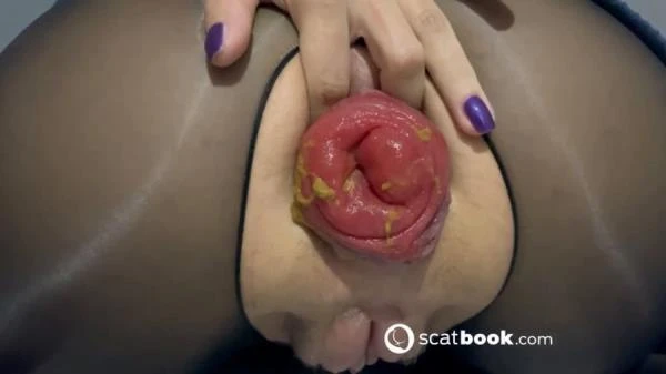 I Get So Filthy Playing With My Dirty Ass (Scat) [HD 720p / 21.6 MB]