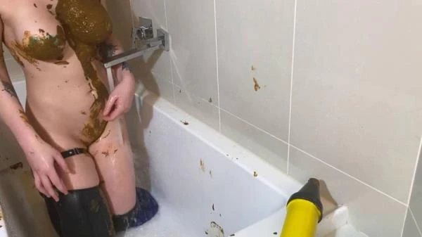 Shitting Girl 56 (Scat) [HD 720p / 3.20 MB]