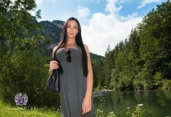 Kimberlee BTS Outdoors (Transsexual) [HD 720p / 50.9 MB]