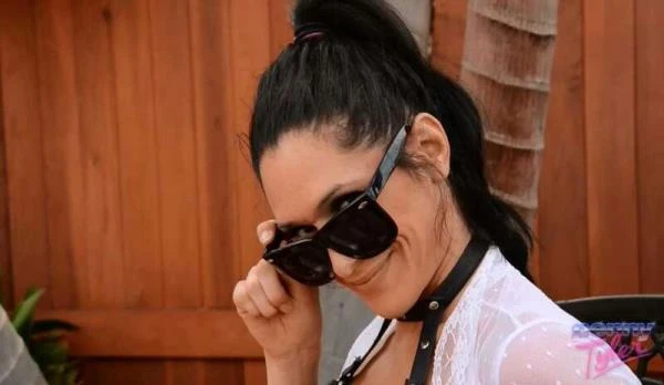 Penny Tyler - Latex Outdoors (Transsexual) [HD 720p / 414.1 MB]