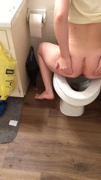 Shitting Compilation 3 (Scat) [SD / 74.3 MB]