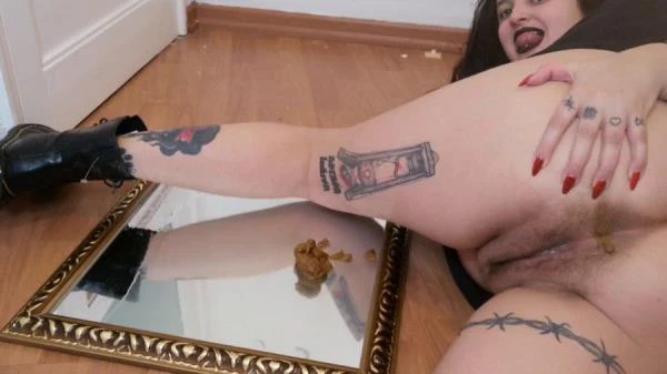 Beautiful Goth Shits In Mirror (Scat) [FullHD 1080p / 628 MB]