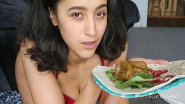Snack For My Boyfriend (Scat) [HD 720p / 24.1 MB]