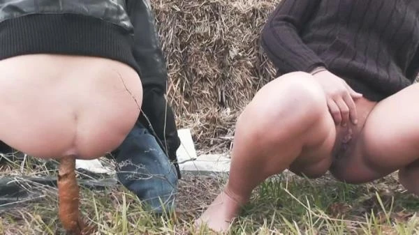 Outdoor Pooping With My Friend (Scat) [HD 720p / 13.6 MB]