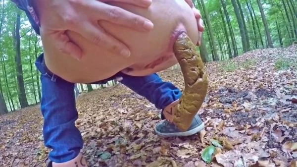 HUGE Sausage In The Woods (Scat) [HD 720p / 31.6 MB]