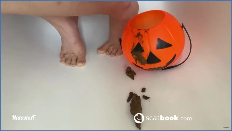Halloween poop [HD 720p / 12.73 MB]