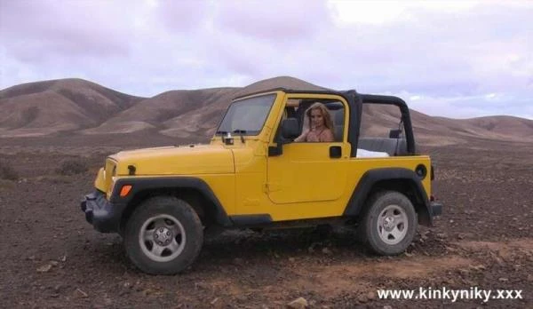 Yellow Jeep and Self Anal Fisting [SD / 139.6 MB]